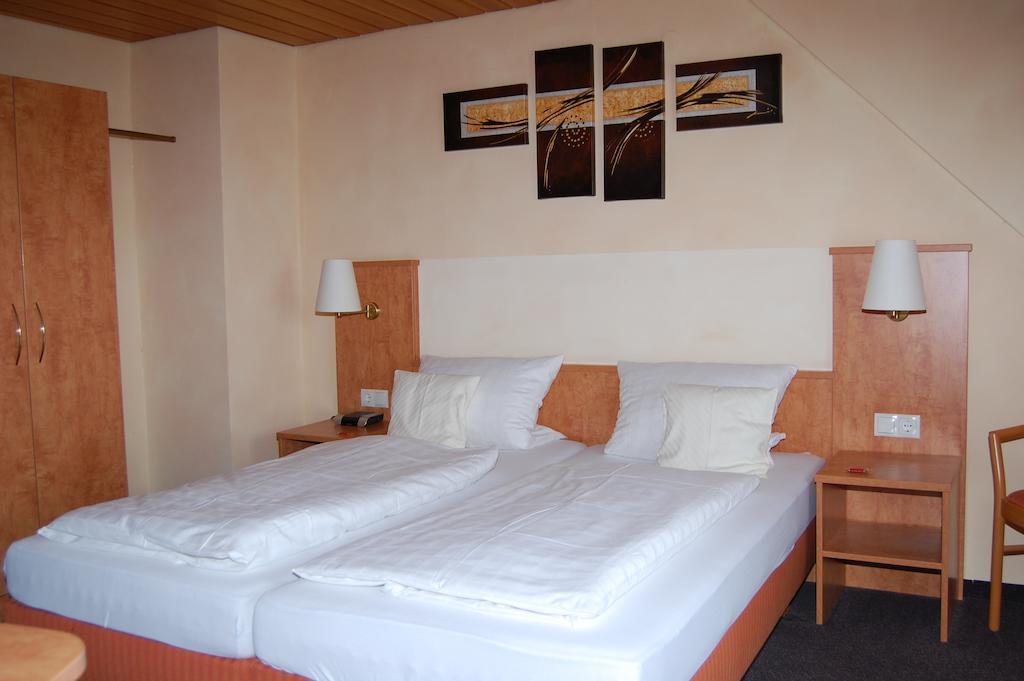 Landgasthof Jaegerstuebchen Neustadt an der Weinstraße Quarto foto