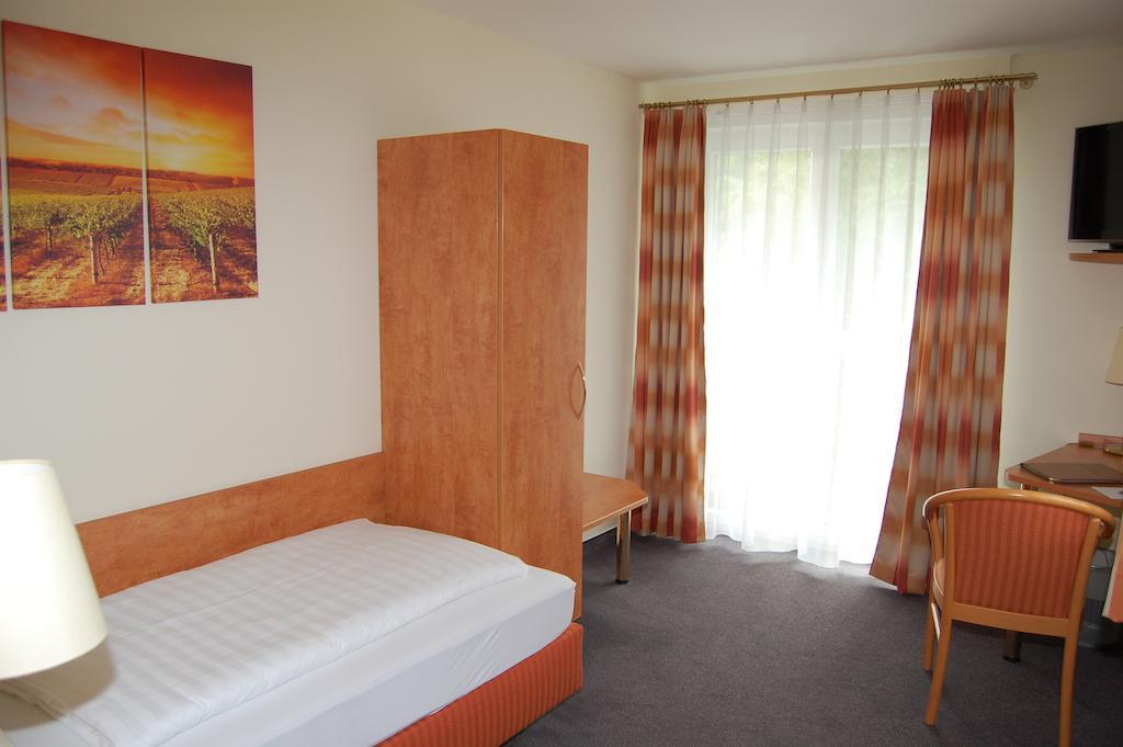 Landgasthof Jaegerstuebchen Neustadt an der Weinstraße Quarto foto